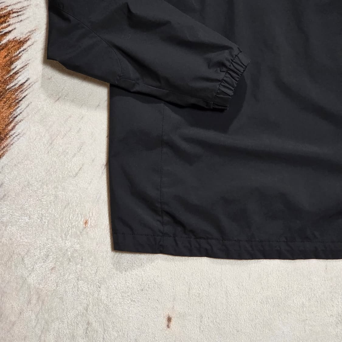 데상트 블랙 바람막이 자켓 상품이미지7