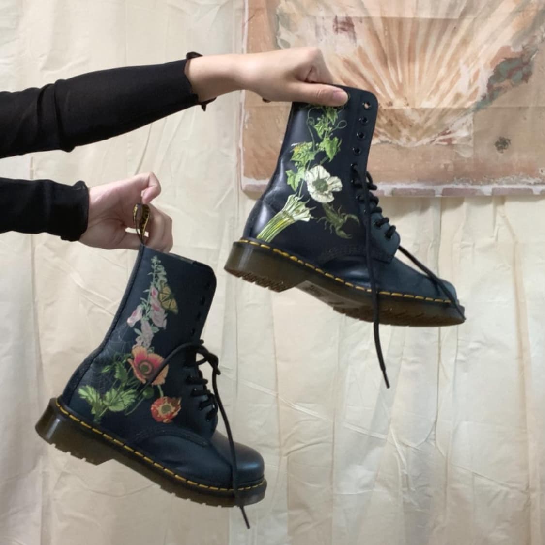 닥터마틴 오리엔탈 10홀 레이스업 부츠 상품이미지1