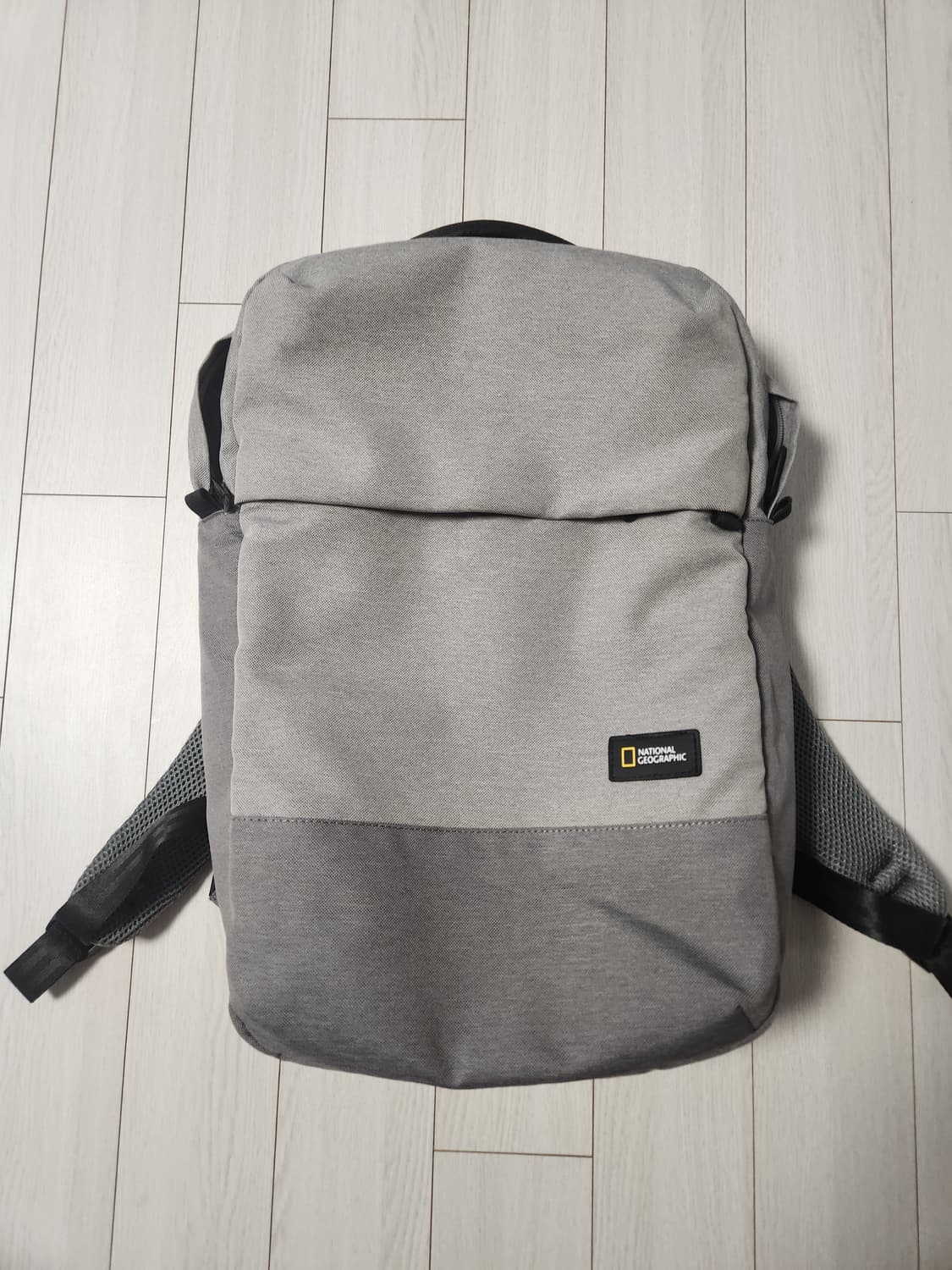 내셔널지오그래픽 백팩

사진처럼 사용감 거의 없이 깨끗해요^^

사이즈  상품이미지1