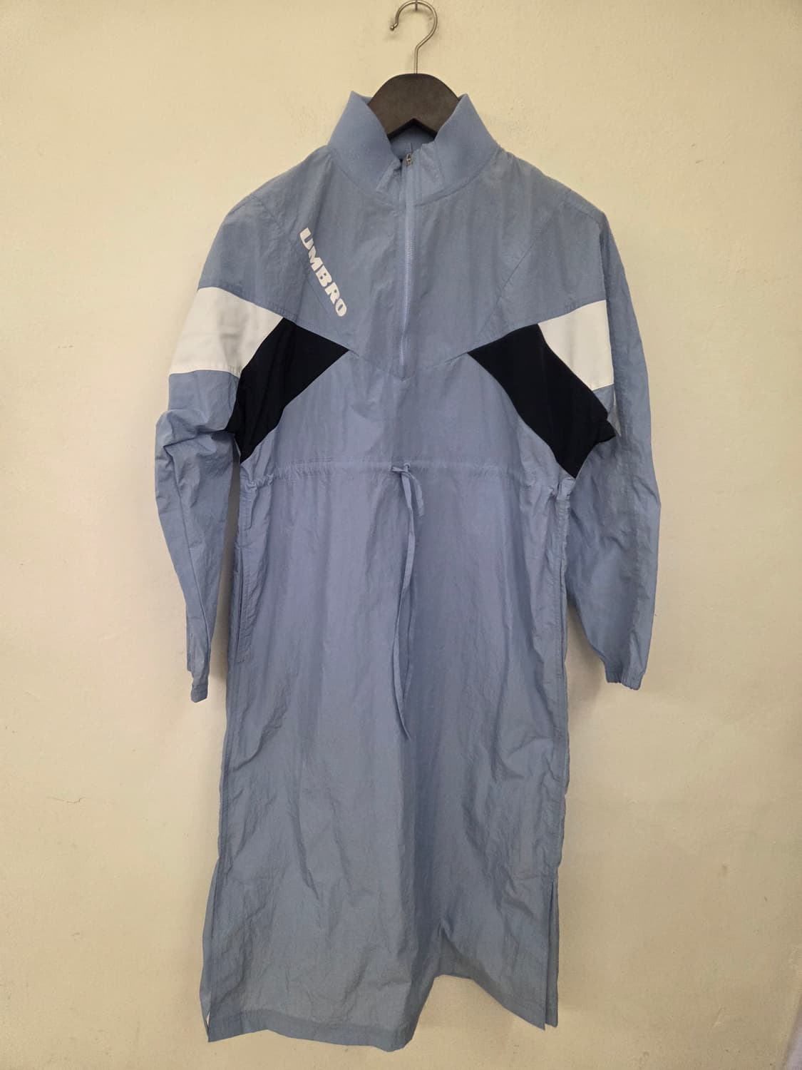 엄브로 블루 배색 바람막이 원피스 85 상품이미지1