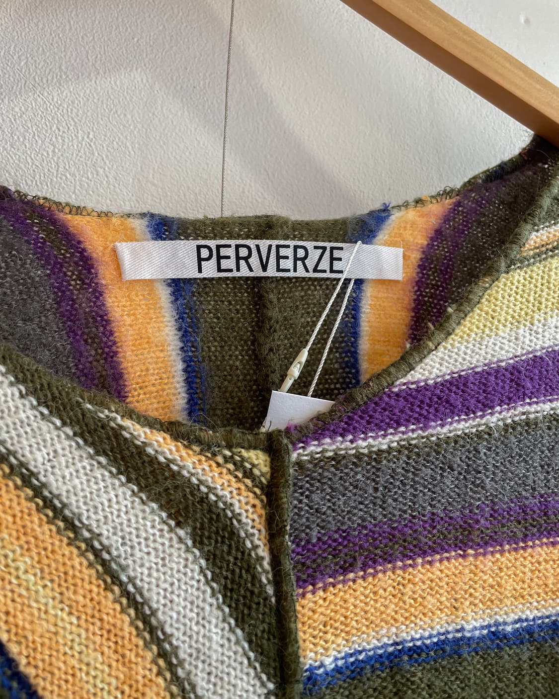 퍼버즈 멀티 컬러 니트 쉐이터 상품이미지3