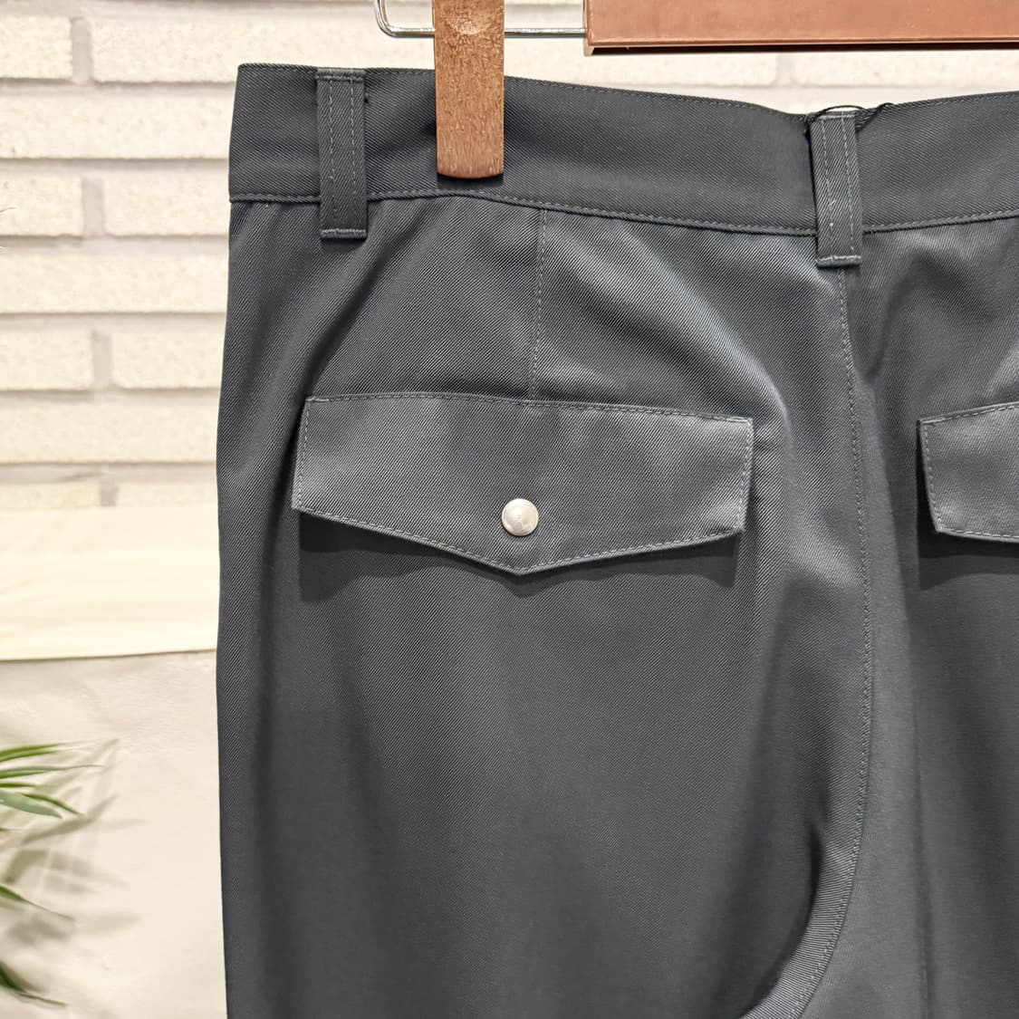 COS 코스 사틴 코튼팬츠 플랩포켓 디테일 레귤러핏 청녹 상품이미지6