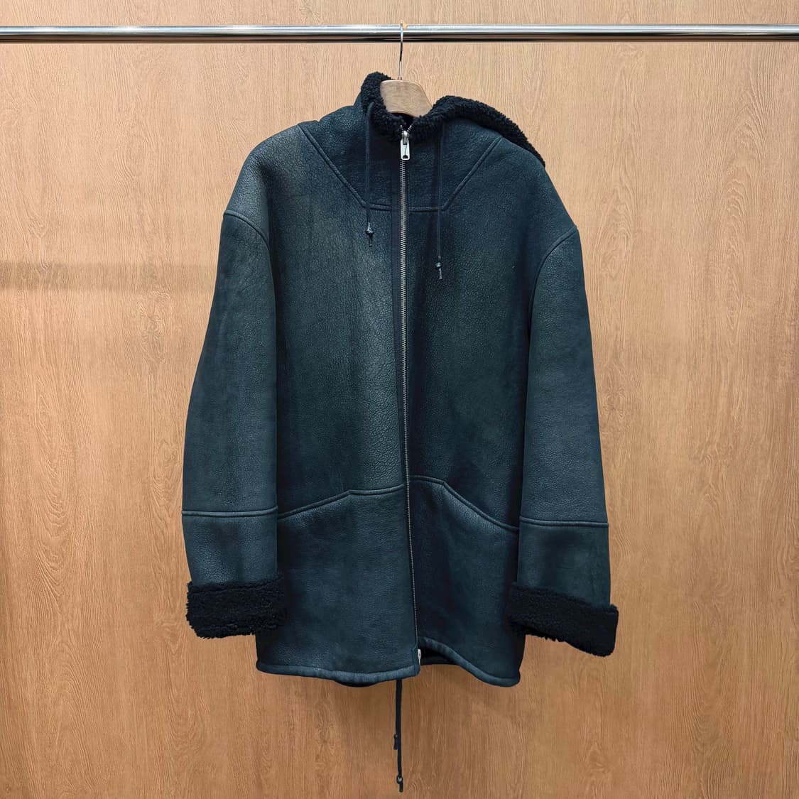 이지 시즌 3 후드 무스탕 셰어링 안감 드로우 스트링 디테일 루즈핏 블랙 상품이미지2