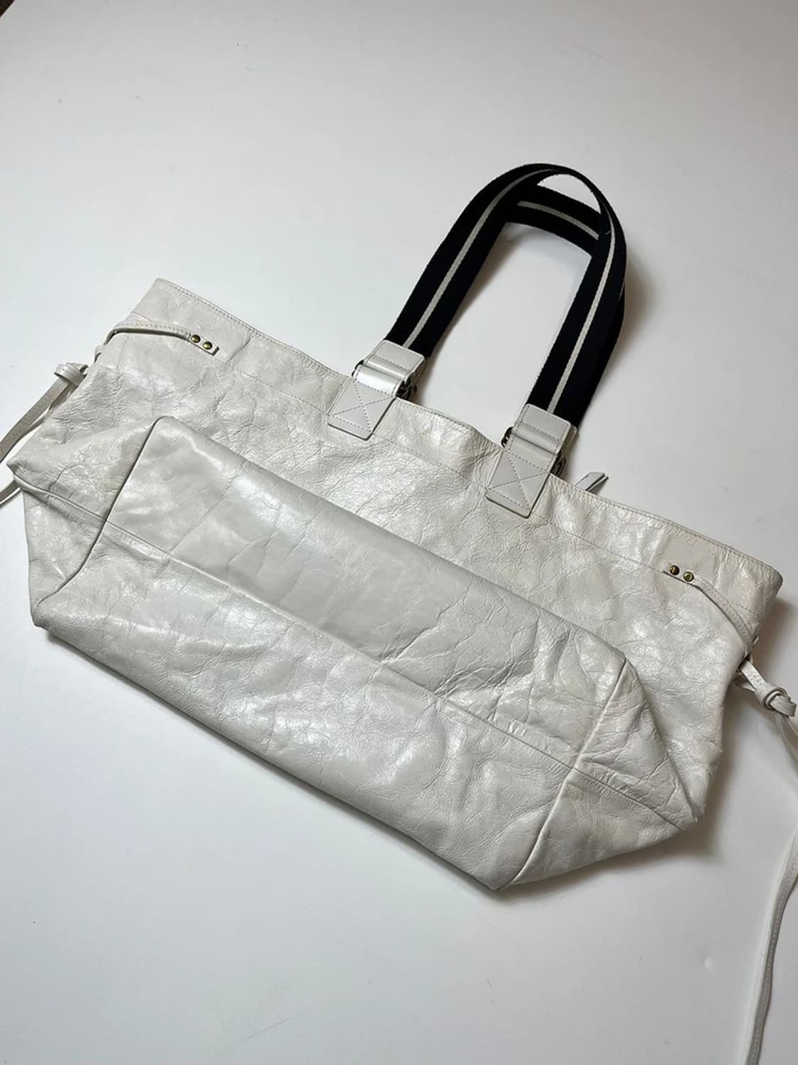 이자벨마랑 20ss 화이트 크링클 쇼퍼백 Q1416 상품이미지7