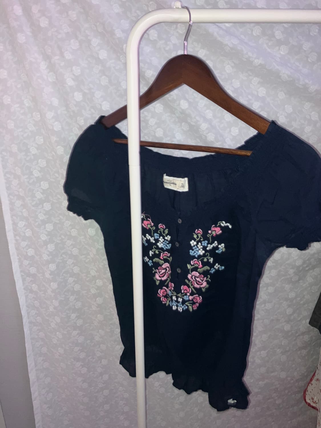 💌 Abercrombie navy flower blouse. 상품이미지1