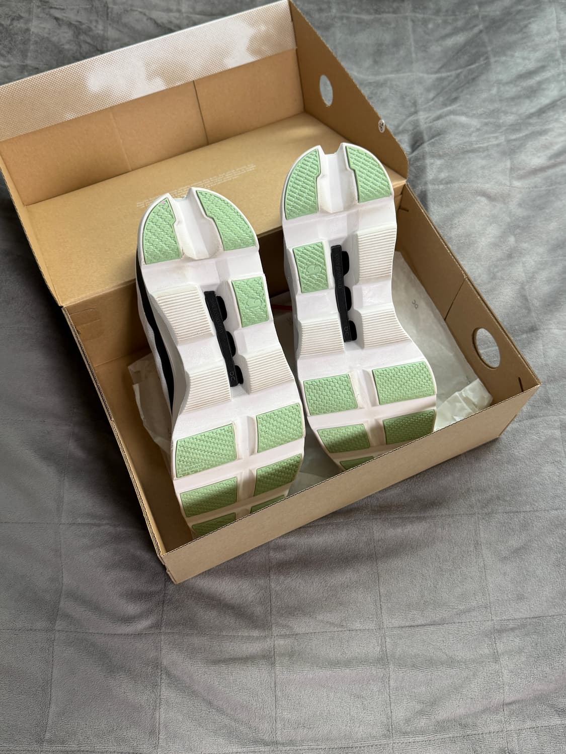 온러닝 클라우드 몬스터1 프로스트블랙(A+ 중고상품) 상품이미지4