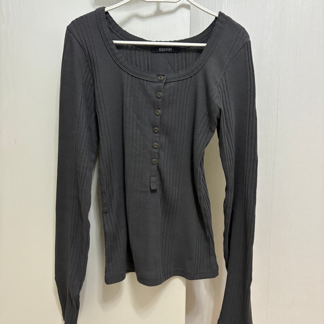 이즈이즈 머글 버튼 티 상품이미지2