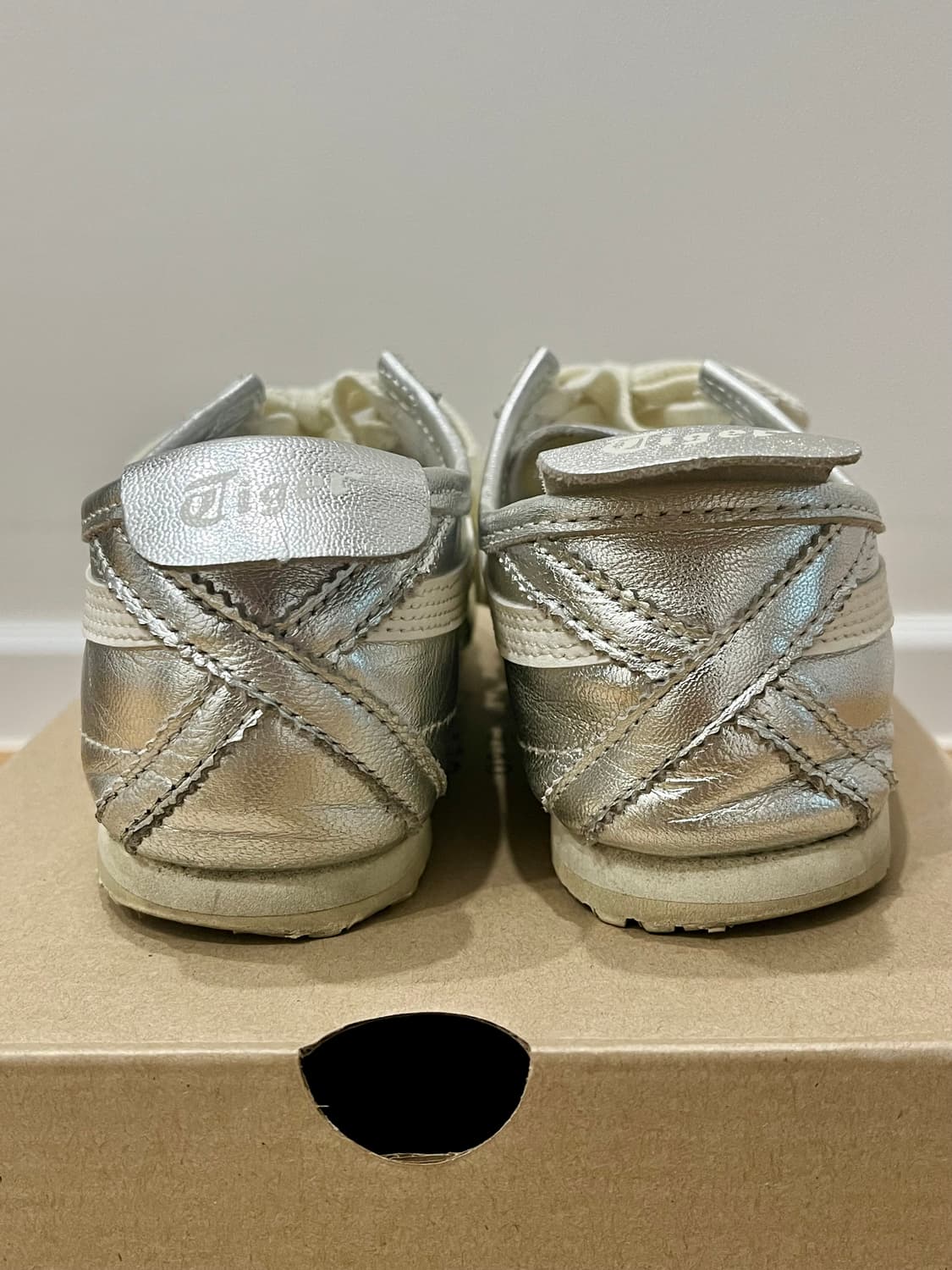 오니츠카타이거 멕시코66 실버 235 상품이미지2