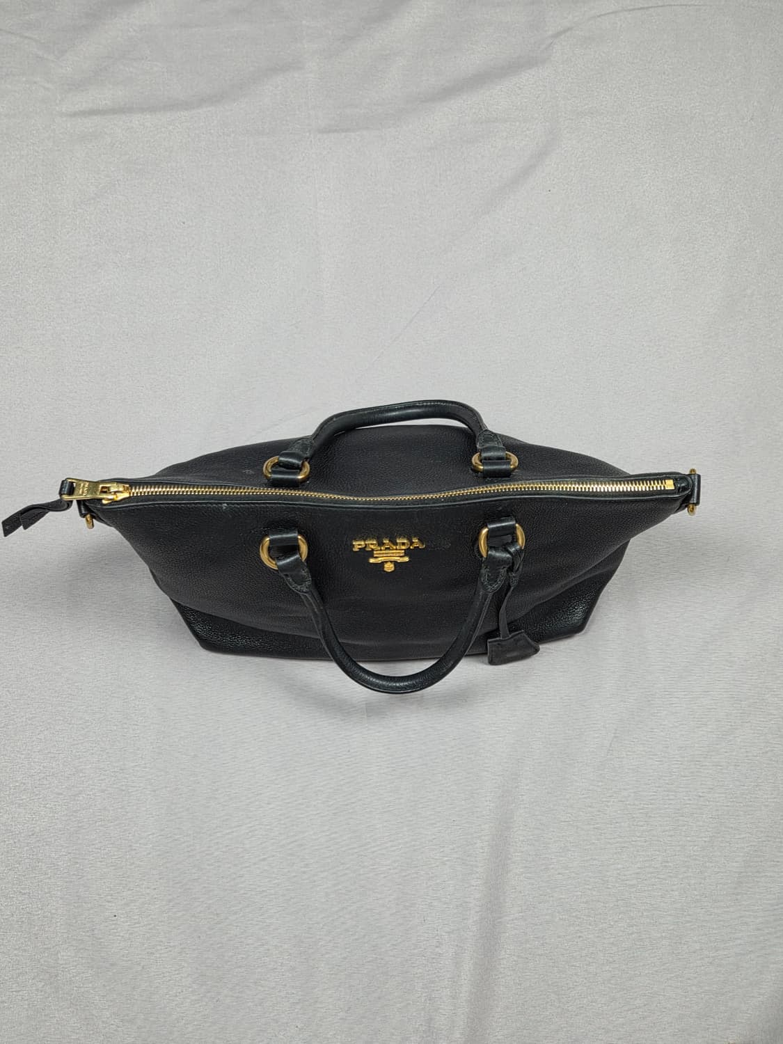 [프라다] 비텔로 다이노 레더 골드 메탈 로고 토트백 | G00012 상품이미지4