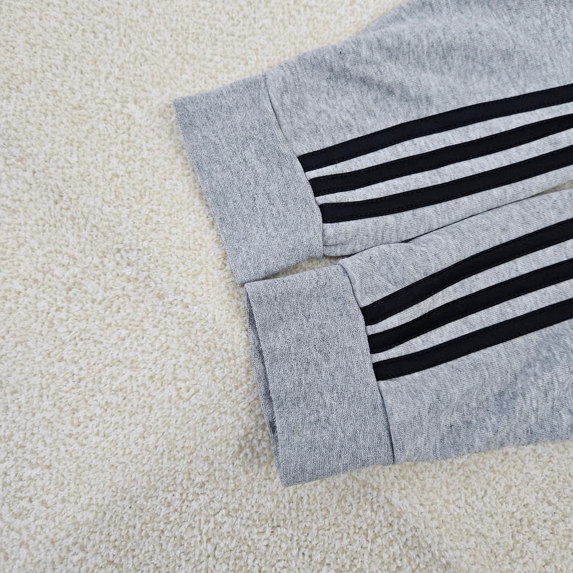 [M] 아디다스 블랙트랙 그레이 맨투맨 티셔츠 1027JM1 상품이미지4