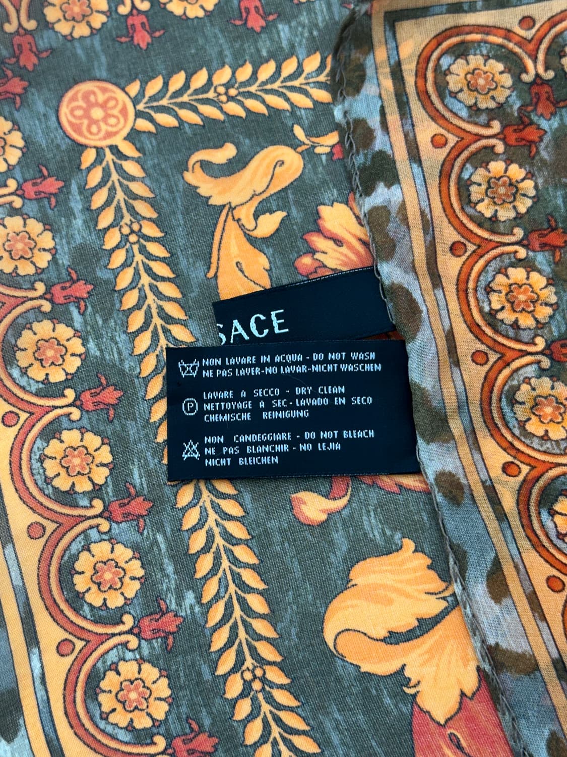 베르사체 실크 숄 머플러 상품이미지6