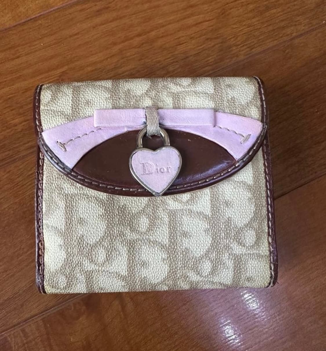 디올 로맨틱 지갑 하트 빈티지 하트참 오블리크 상품이미지1