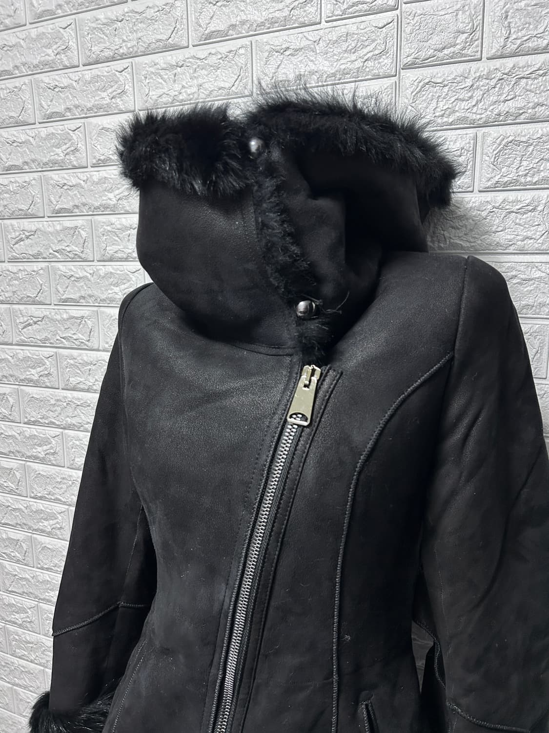 비대칭 시어링 후디 레더 롱 코트 상품이미지3