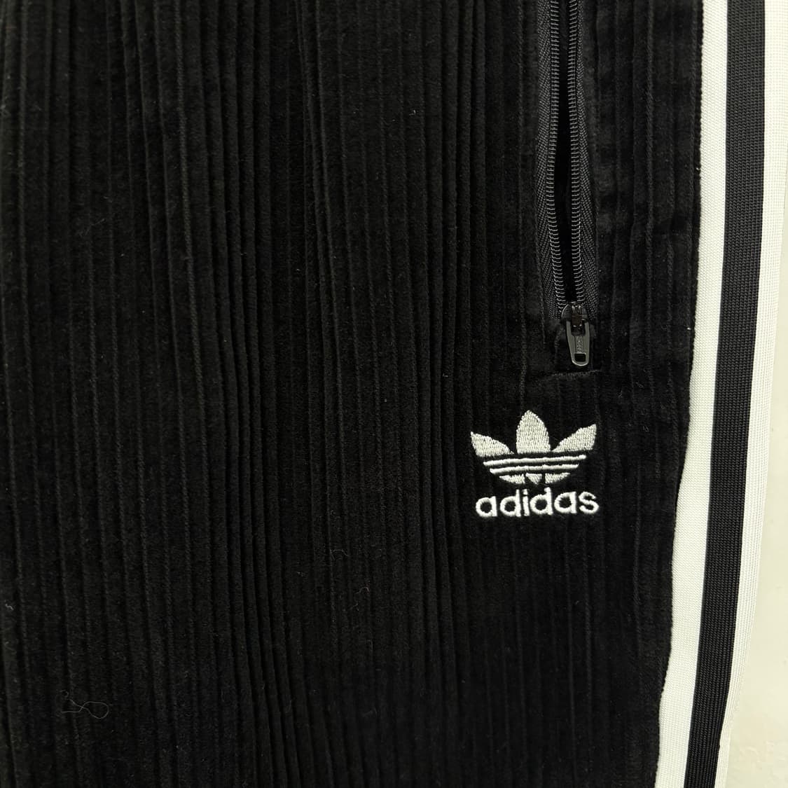 아디다스 삼선 코듀로이 블랙 트레이닝 바지 30 상품이미지2