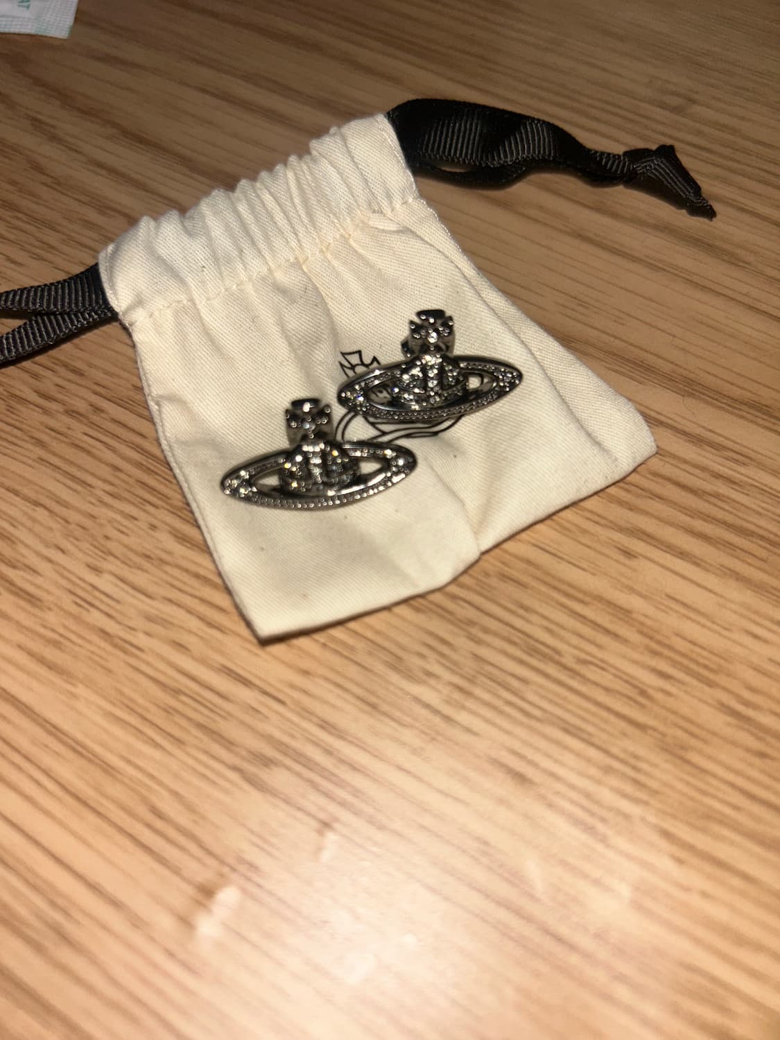 비비안웨스트우드 미니 바스 릴리프 귀걸이 상품이미지3