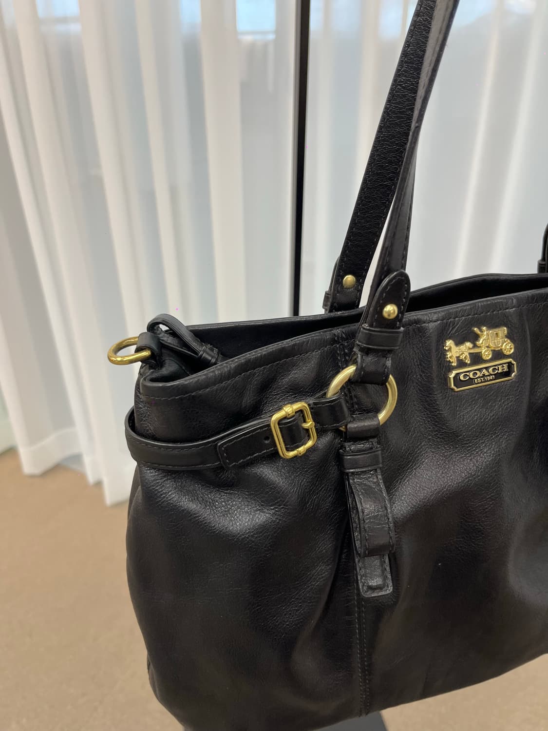 Coach Black Square Shoulder Bag 상품이미지4