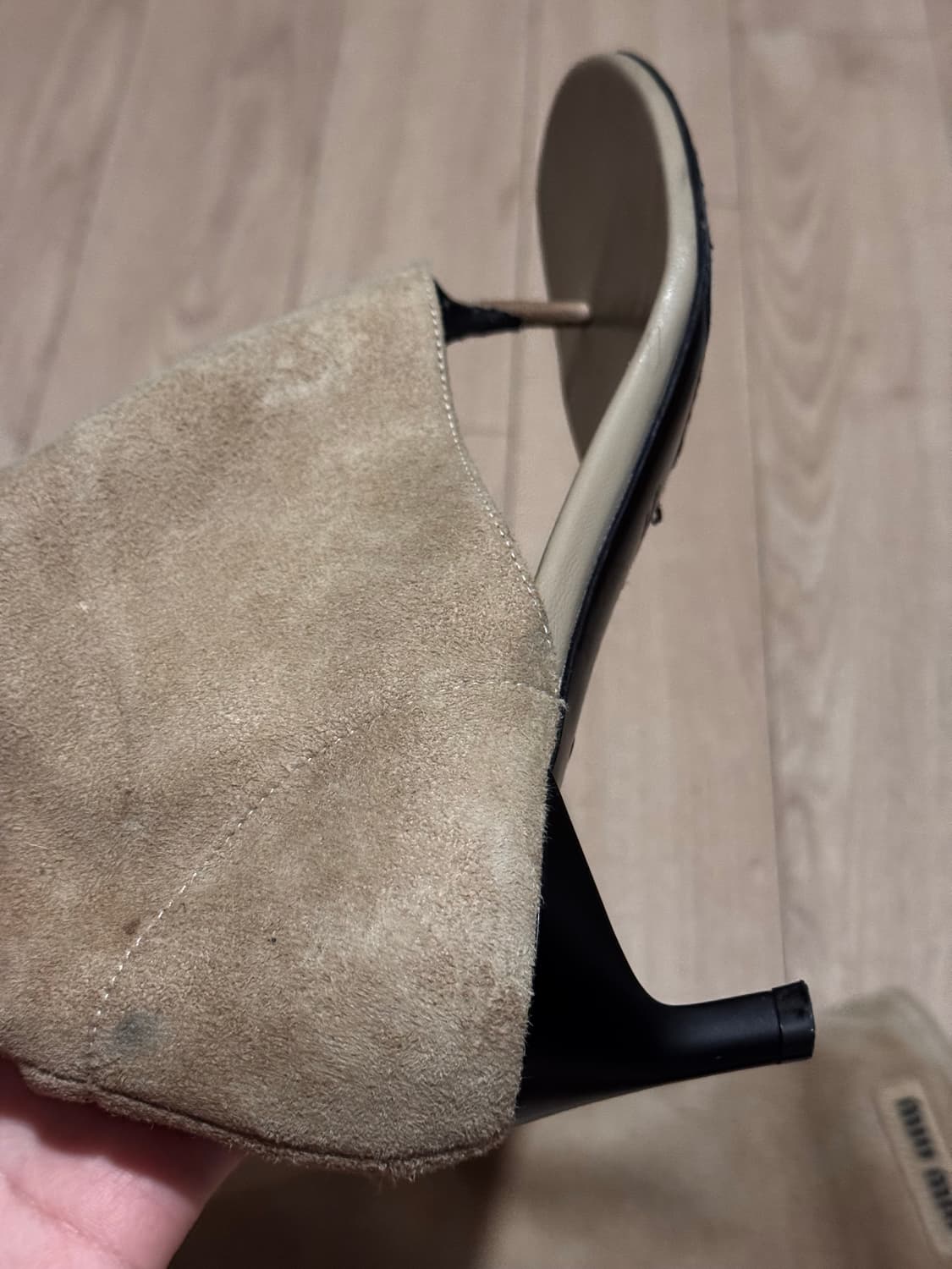 미우미우 스웨이드 thong 니하이 부츠 상품이미지5