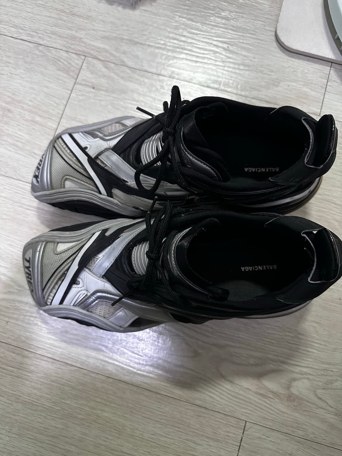 발렌시아가 타이렉스42 상품이미지5