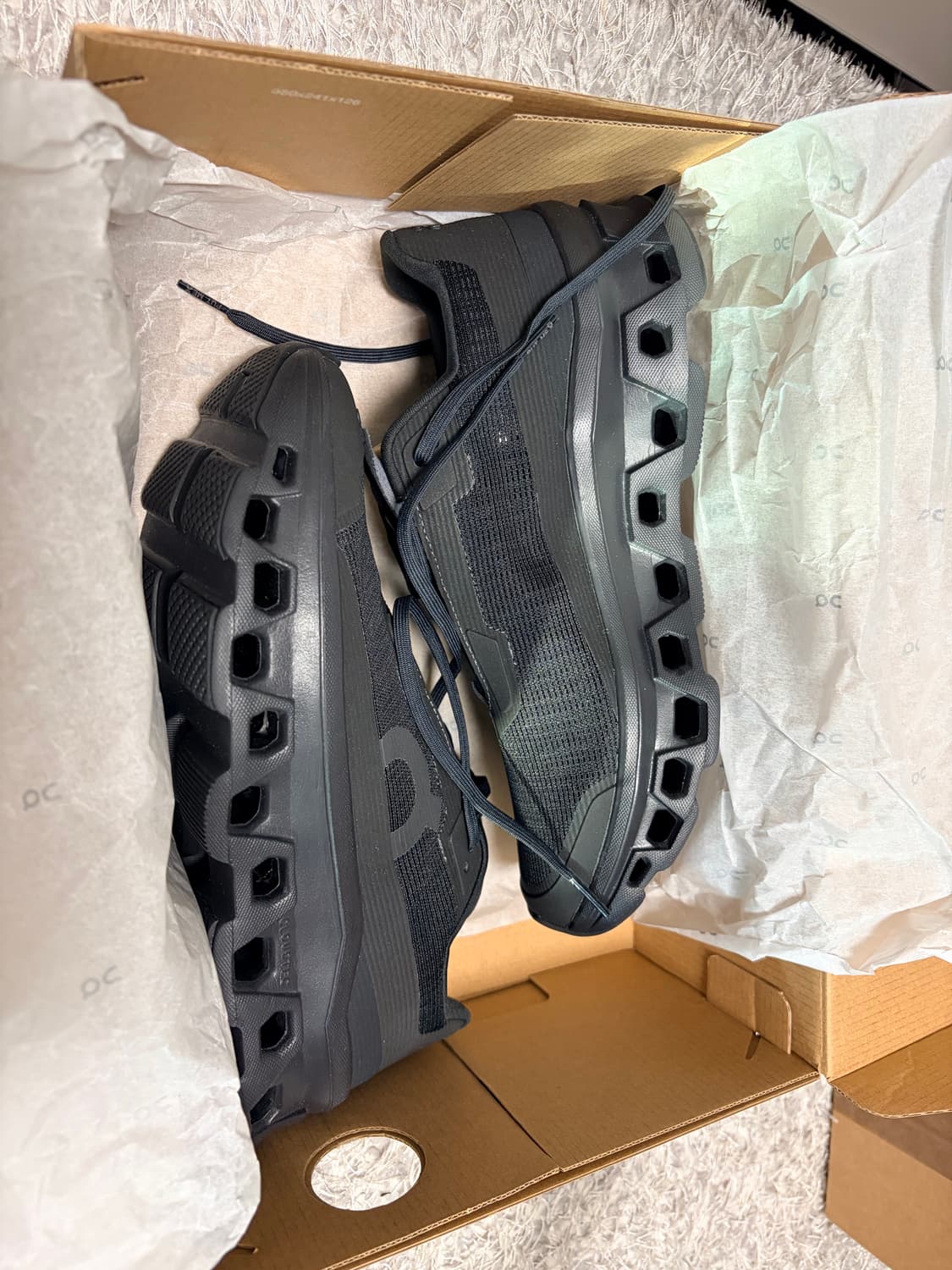 온러닝 클라우드몬스터 보이드 블랙 265mm 새상품 상품이미지3