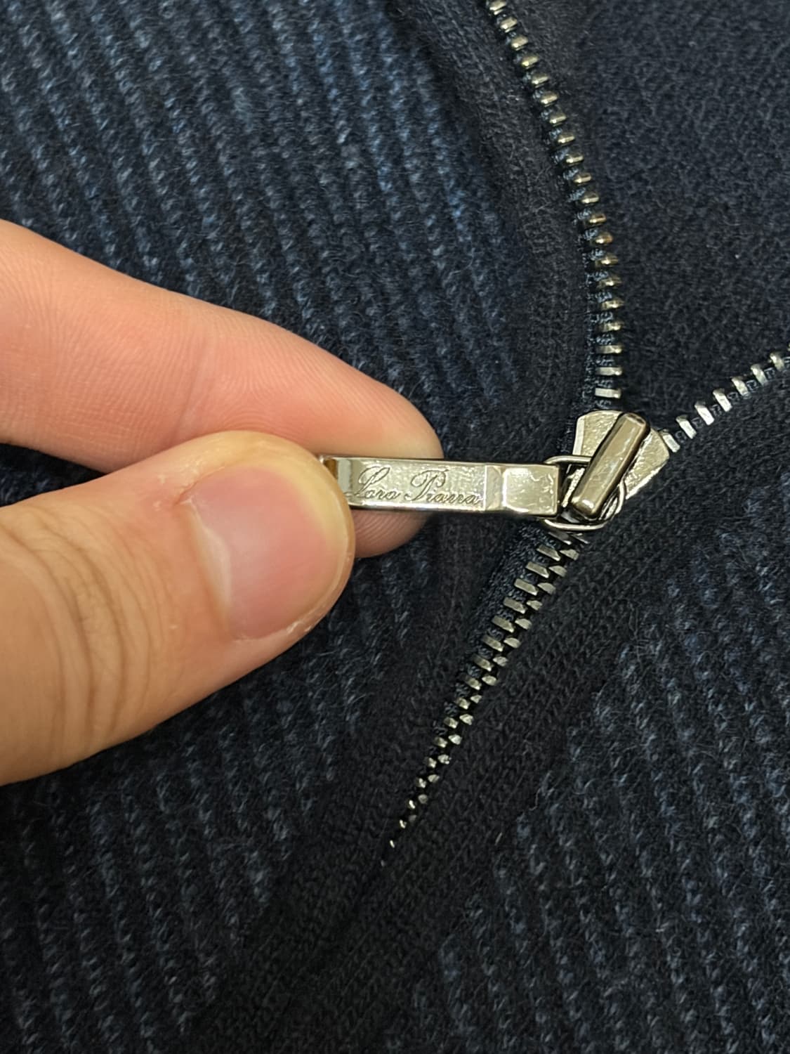 (최고가라인) 로로피아나 로드스터 캐시미어 풀 니트 반집업 50 상품이미지3