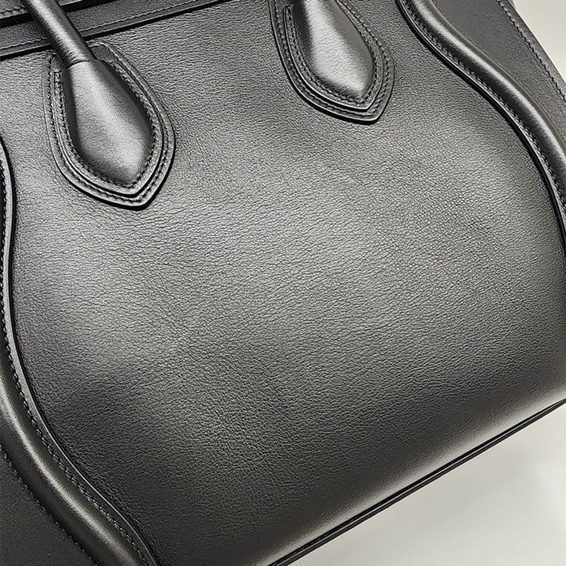 셀린느 189793DRU.38NO 카프스킨 마이크로 러기지백 블랙 상품이미지4