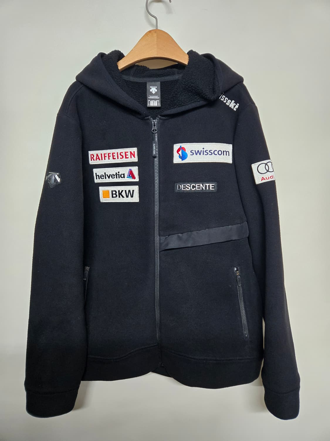 데상트 스위스 스키팀 후리스후드 집업 블랙 XL 상품이미지1