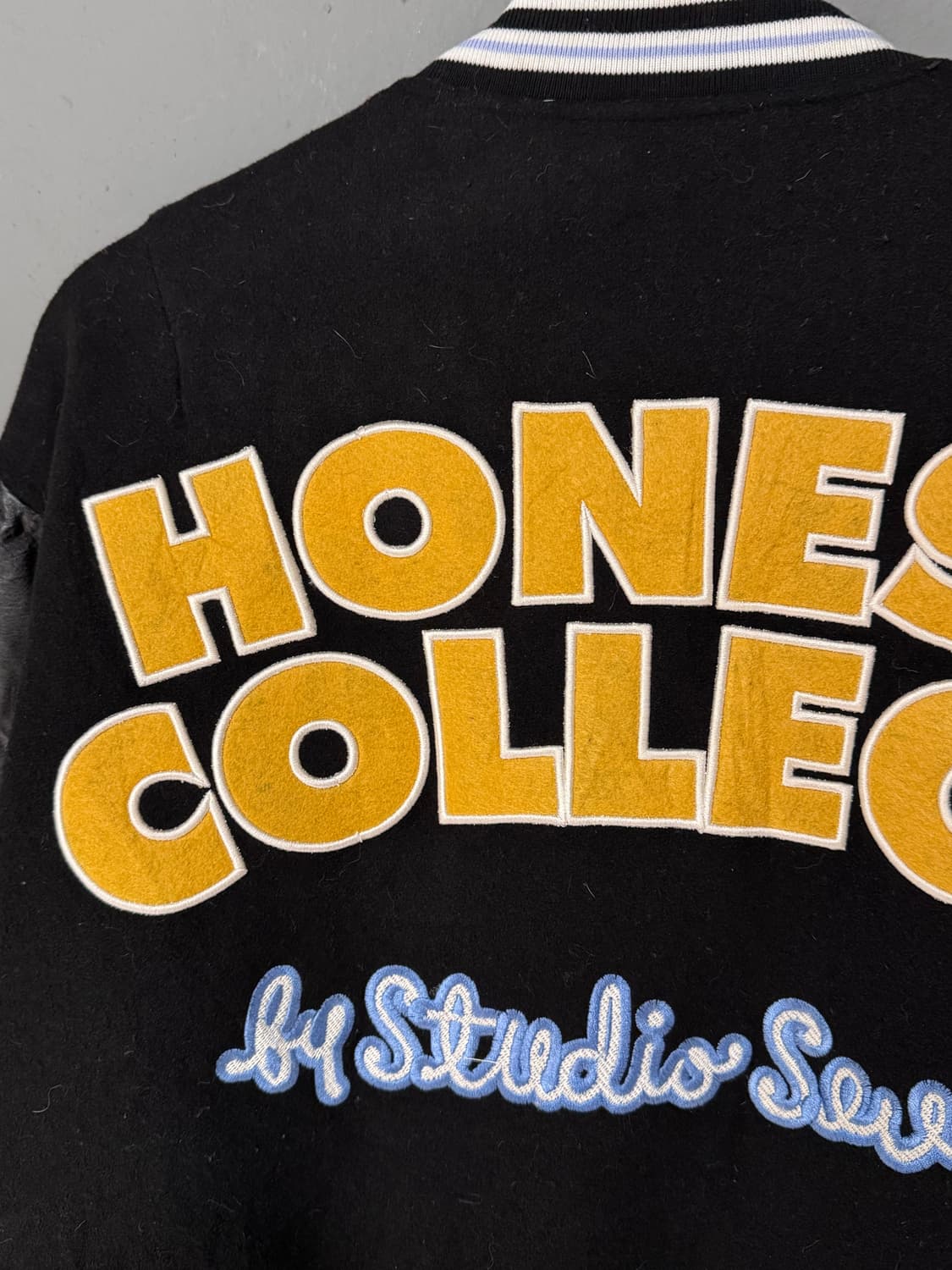 Honest College by 스튜디오 세븐 레더 바시티자켓  상품이미지4