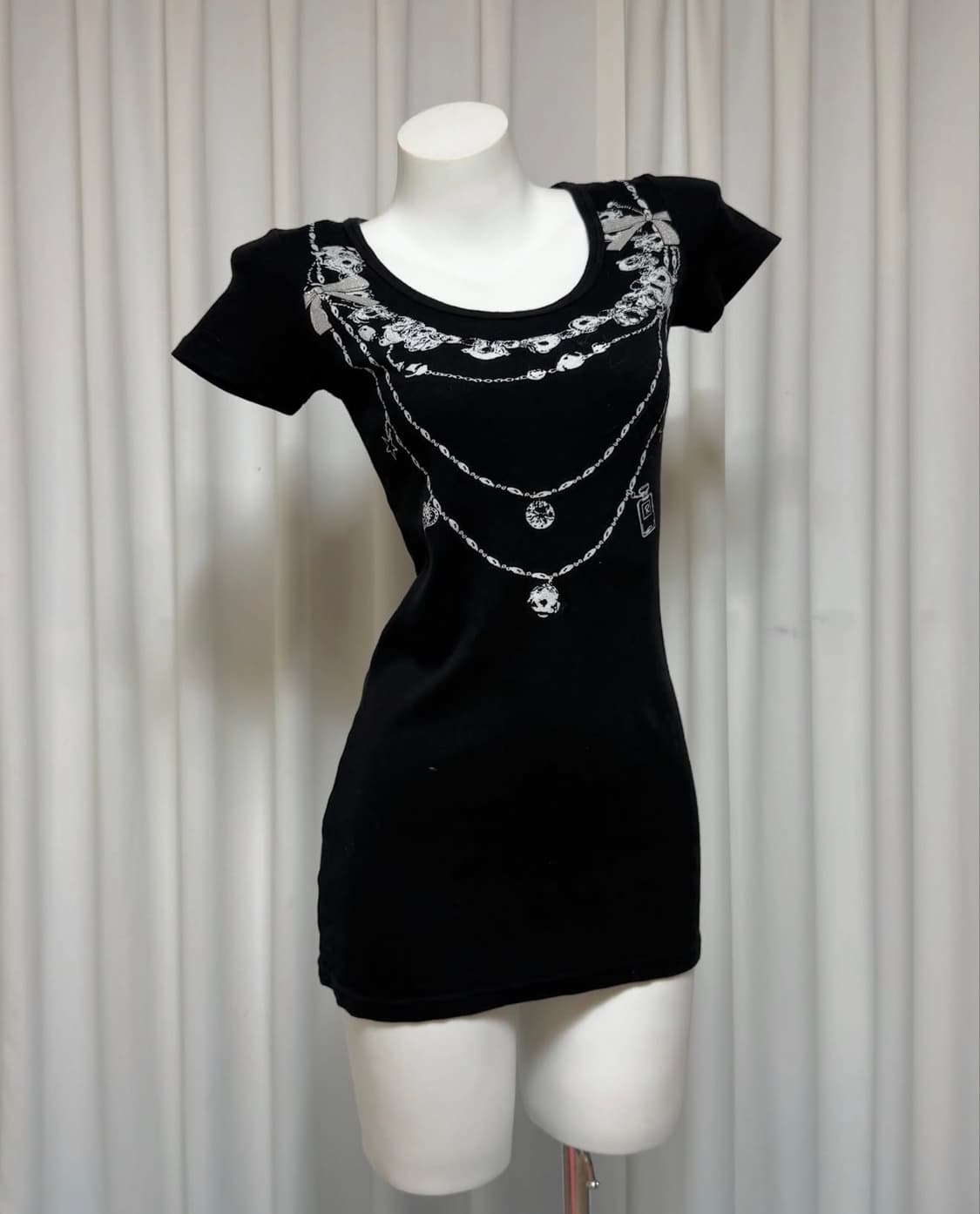 딱붙 주얼리 그래픽 라운드넥 탑 상품이미지2