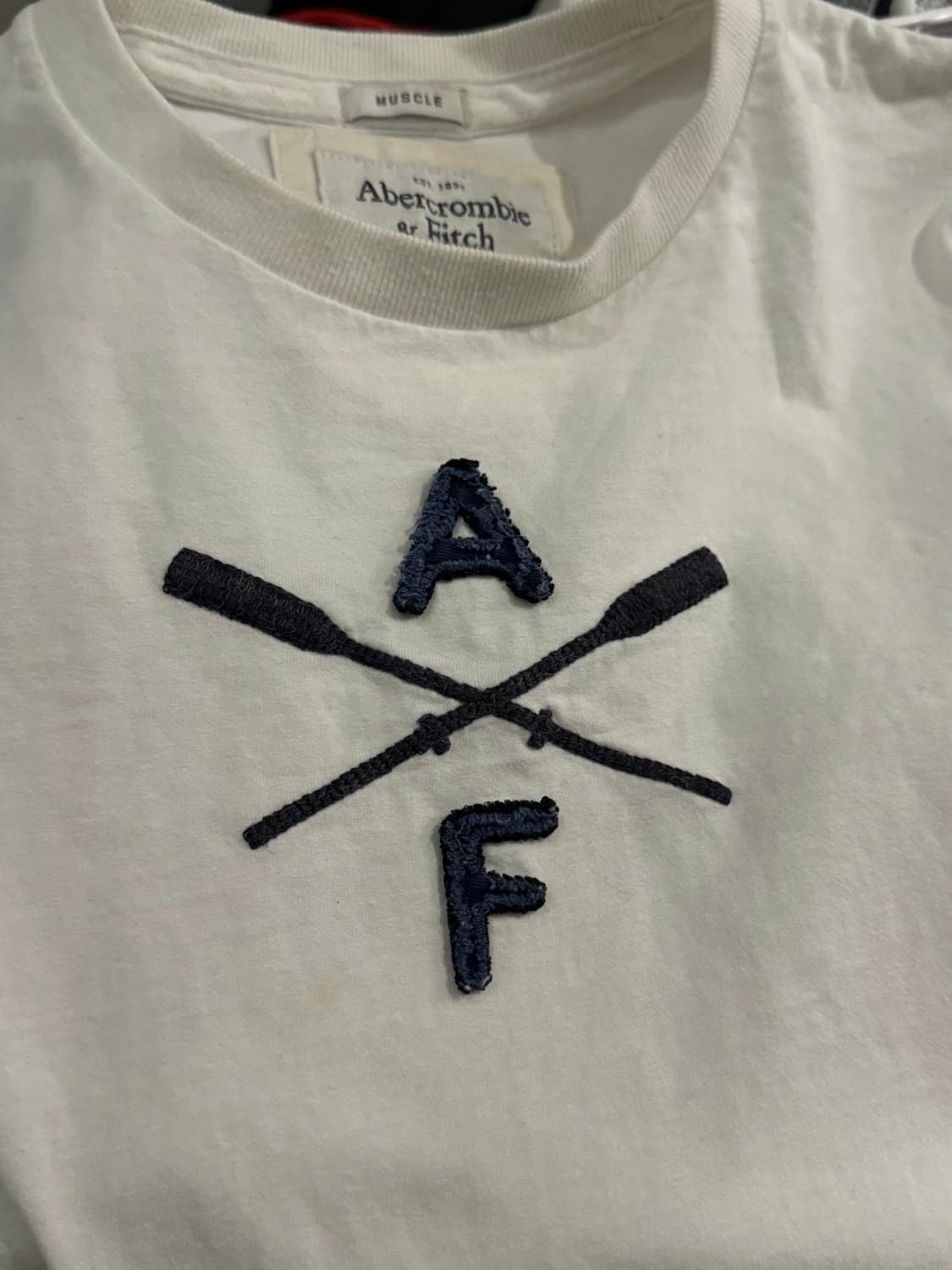 아베크롬비 머슬핏 네이비 아플리케 화이트 반팔티 XL 상품이미지3