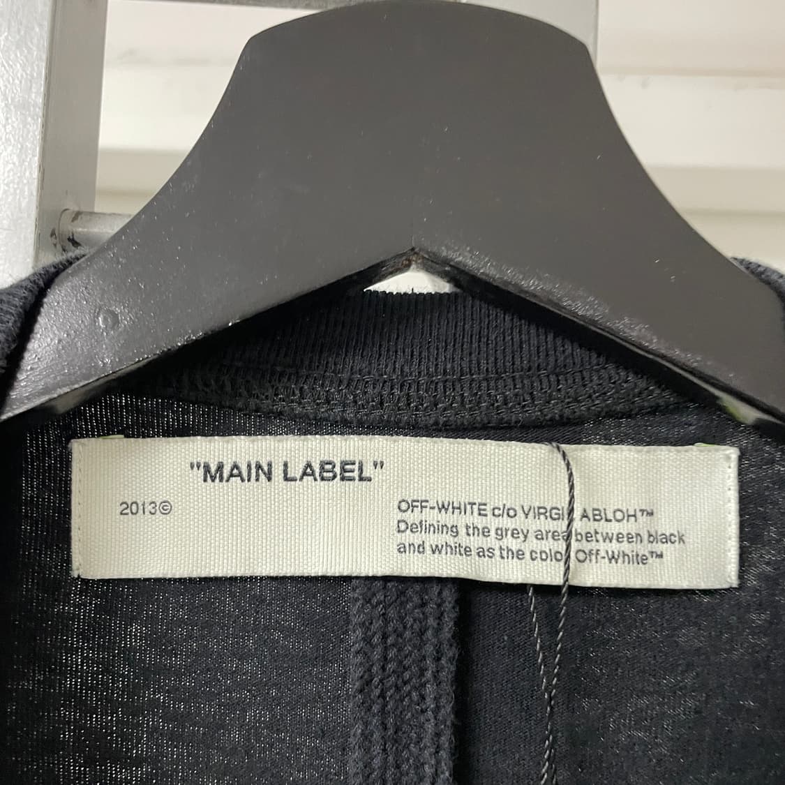 오프화이트 긴팔 티셔츠 M 상품이미지3