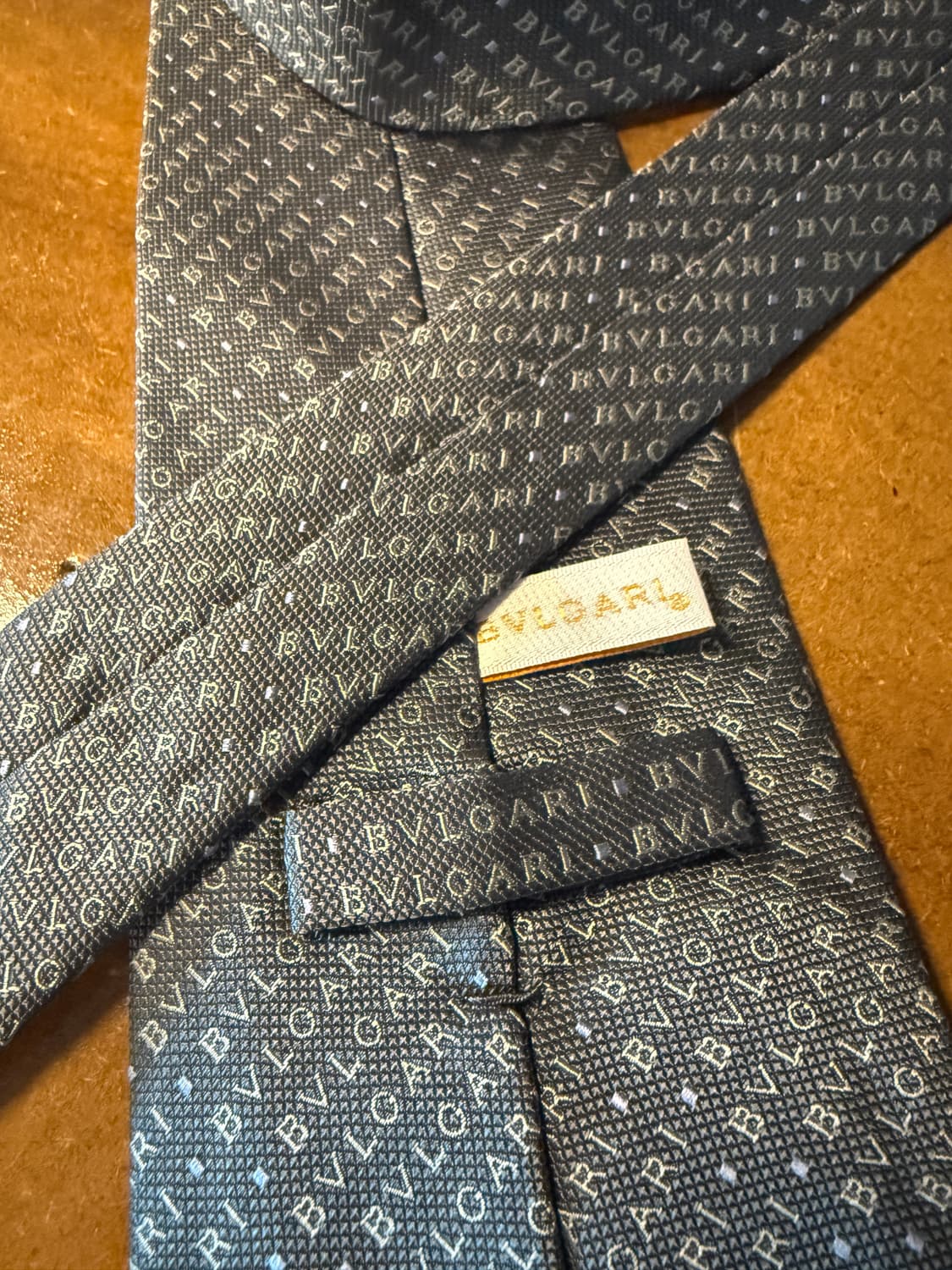 불가리 BVLGARI 올오버 로고 실크 넥타이 그레이 상품이미지2