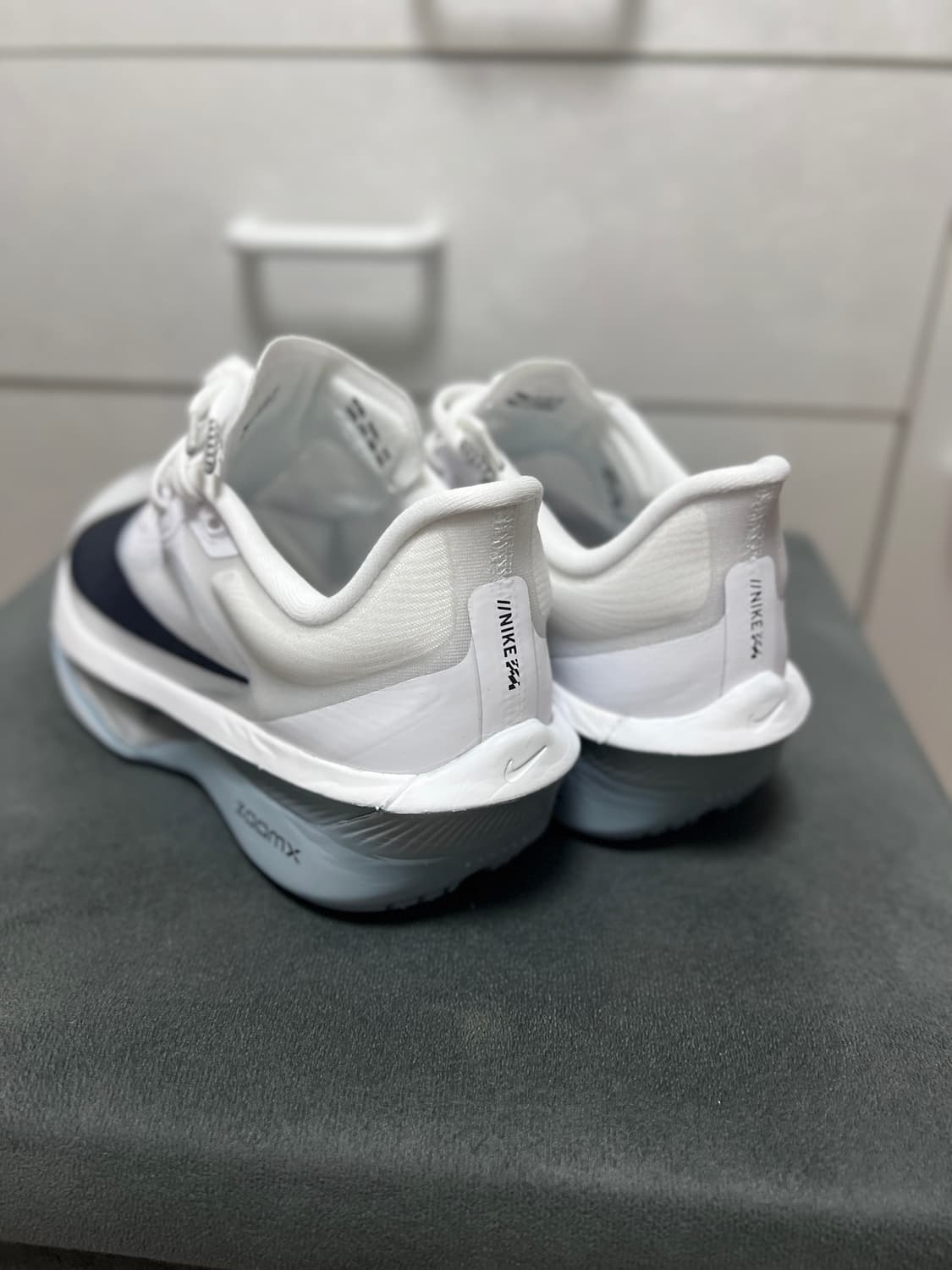 새상품) 나이키 줌플라이6 화이트플래티넘 230mm 상품이미지4