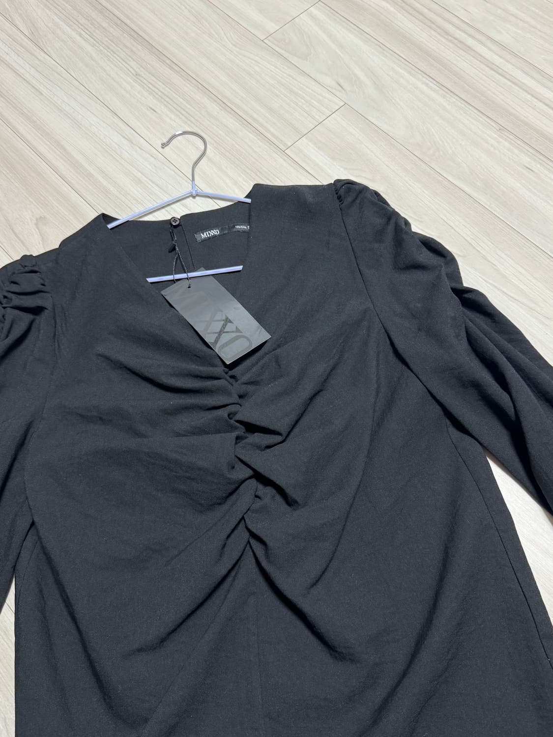 (택ㅇ, 새상품) 미쏘 브이넥 셔링 블라우스 상품이미지5