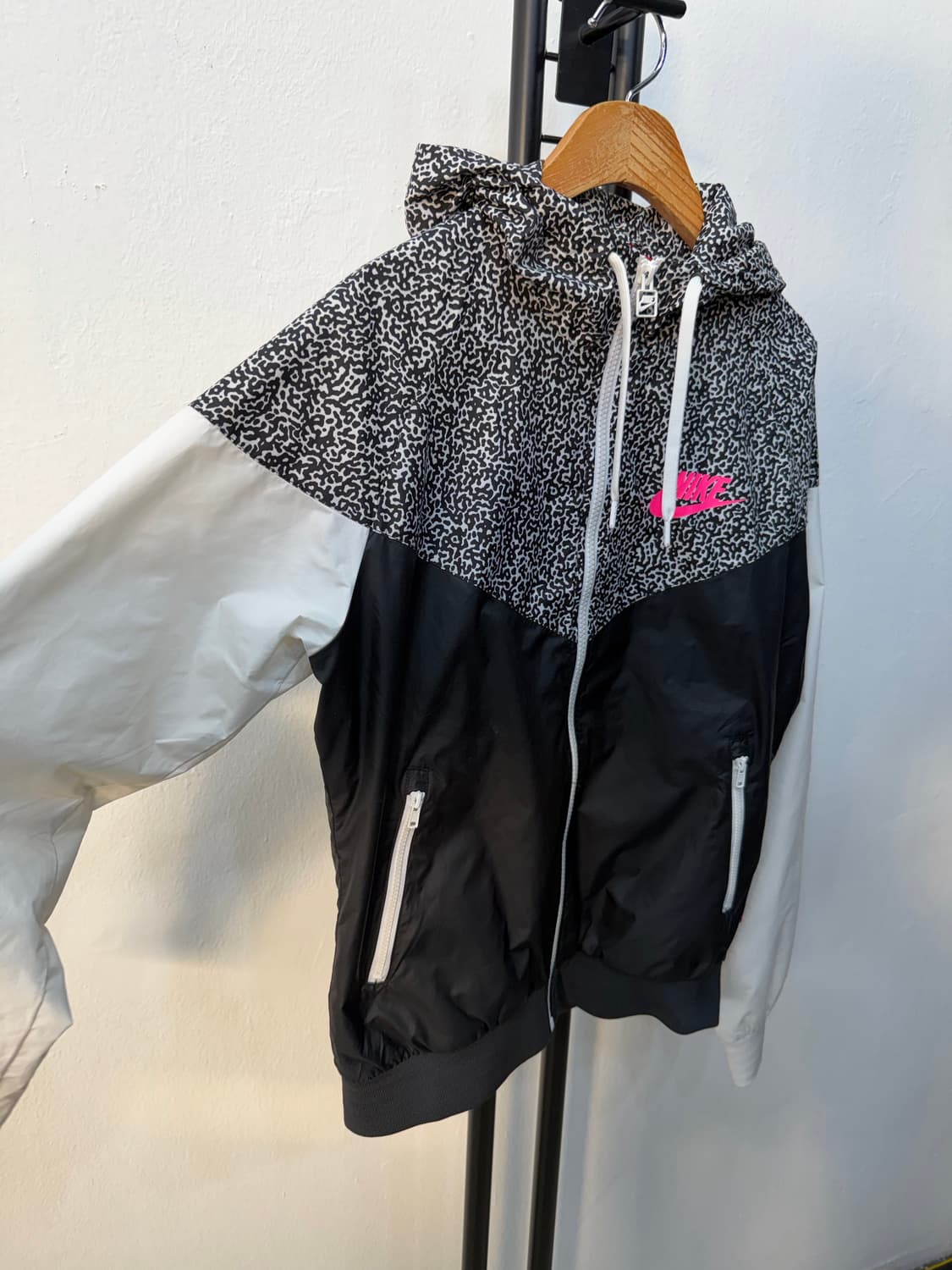 정품) 나이키 여성 핑크로고 바람막이 L 상품이미지2