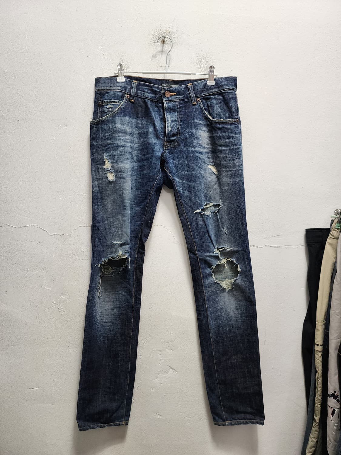 돌체앤가바나 데미지 스틸로고 워싱 청바지 상품이미지1