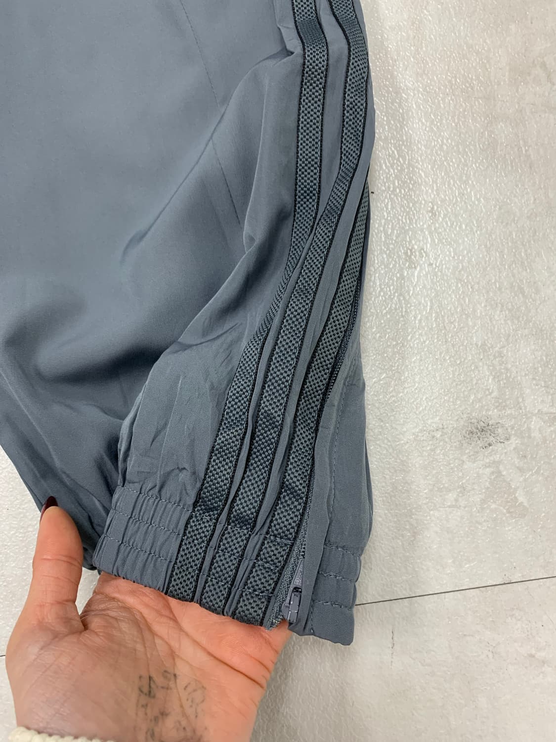 아디다스 차콜 트랙팬츠 상품이미지3