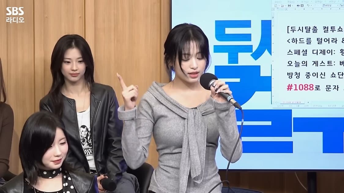 레더리 소프트 머플 오픈숄더 니트 상품이미지1