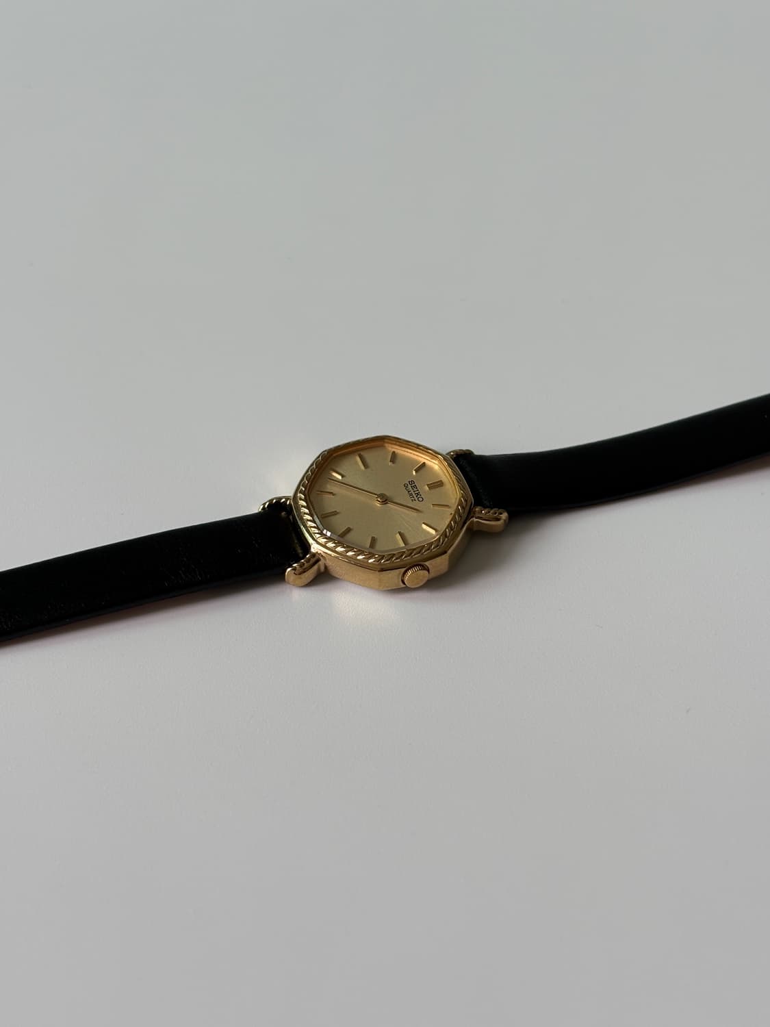 세이코 1980년대 빈티지시계 로프 베젤 골드 옥타곤 쿼츠 여성 상품이미지5