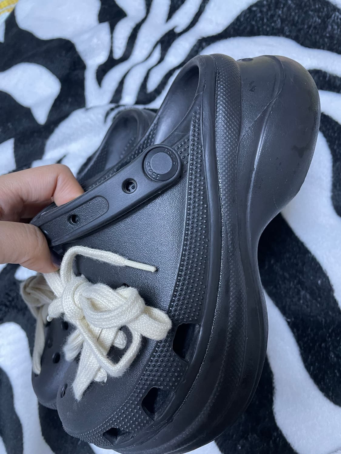 크록스 베이 블랙 W5 220 상품이미지4