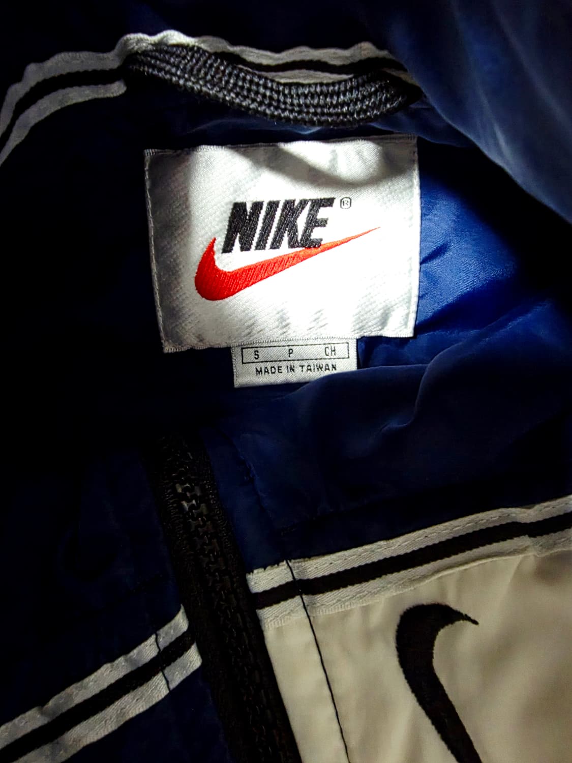 [나이키] 올드스쿨 타원로고 다크네이비 화이트 배색 바람막이 95(M) 상품이미지3