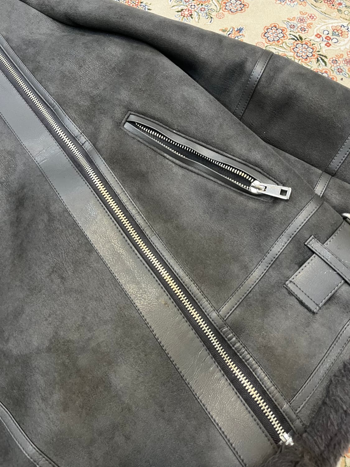 코데즈컴바인 비대칭 하이넥 무스탕 자켓 상품이미지7