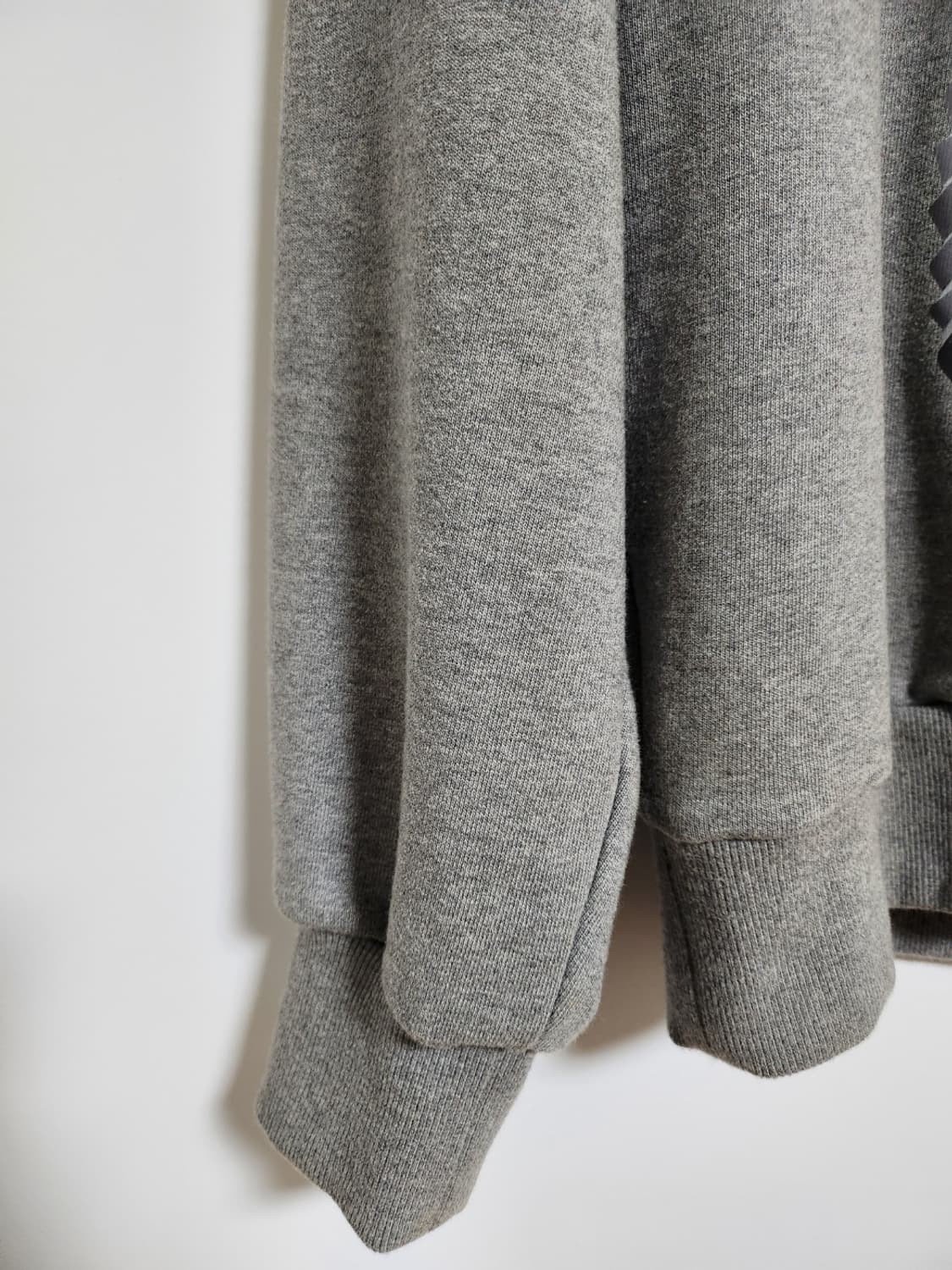 44 준지 그레이 사슴 프린트 자수 맨투맨 JC7841P313 상품이미지4