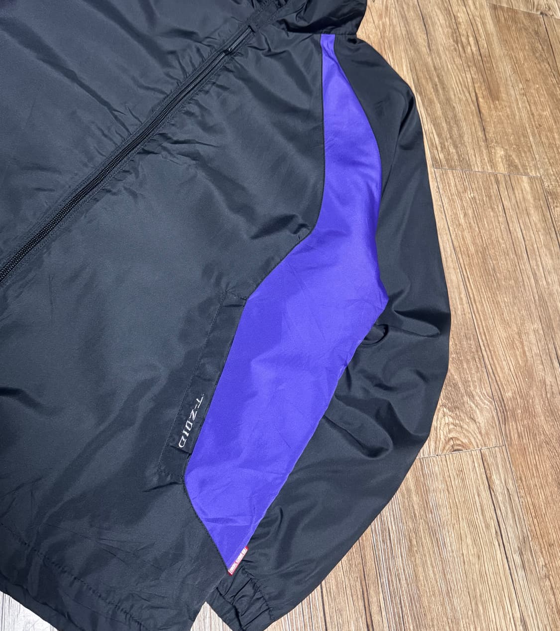티조드 미즈노 블랙 퍼플 바람막이 점퍼 상품이미지4