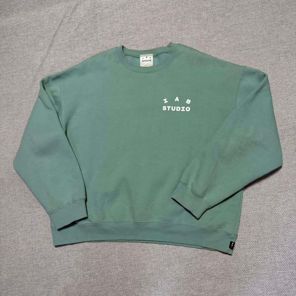 아이앱 스튜디오 기모 맨투맨 상품이미지1