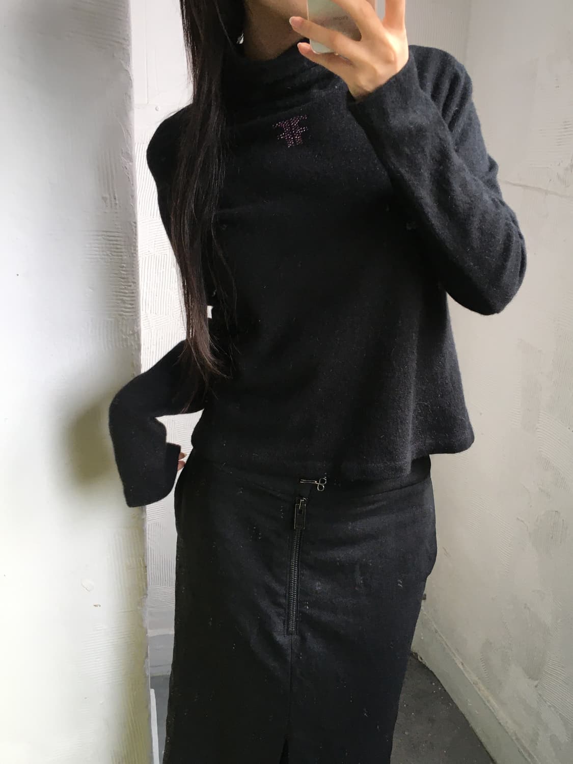 FENDI 펜디 블랙 로고 터틀넥 상품이미지2