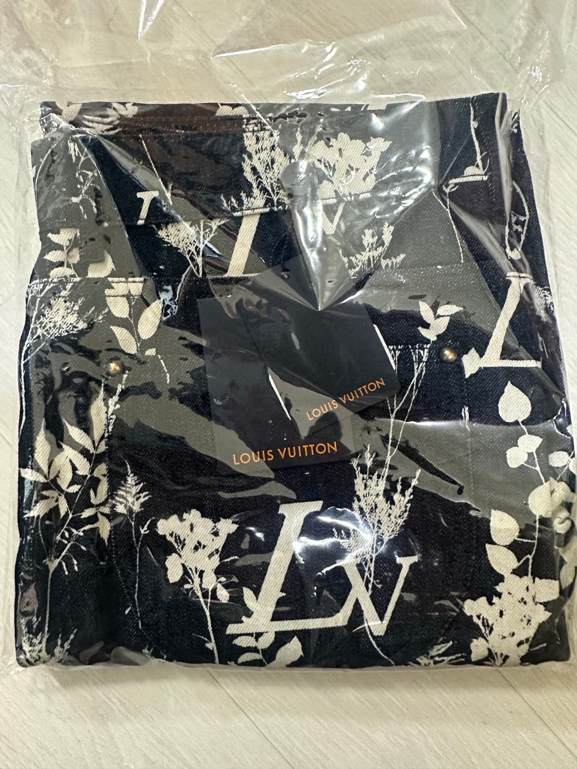 [32] 루이비통 BTS 슈가 착용 리프 데님 바지 상품이미지4