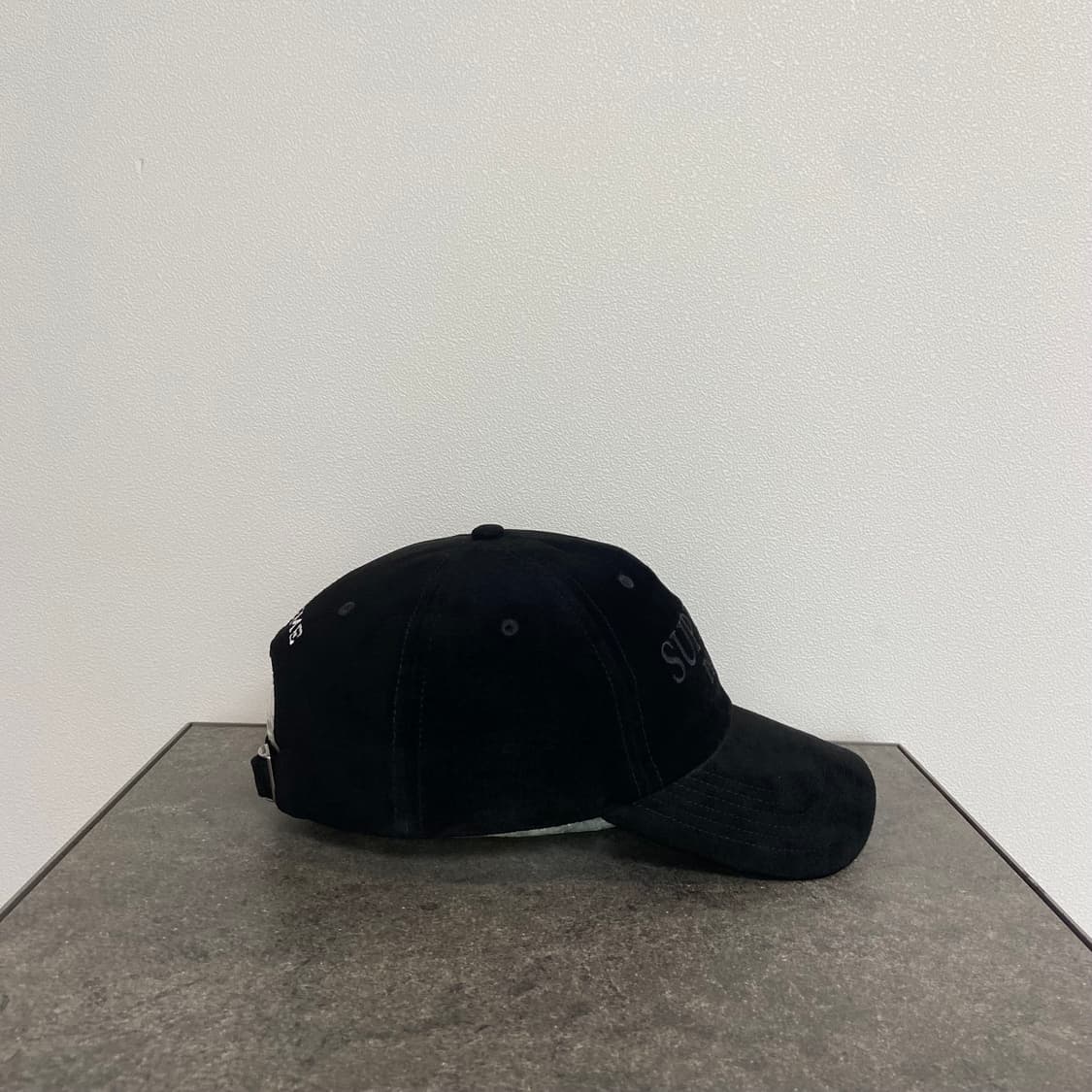 슈프림 클래식 로고 스웨이드 블랙 볼캡 모자 상품이미지3