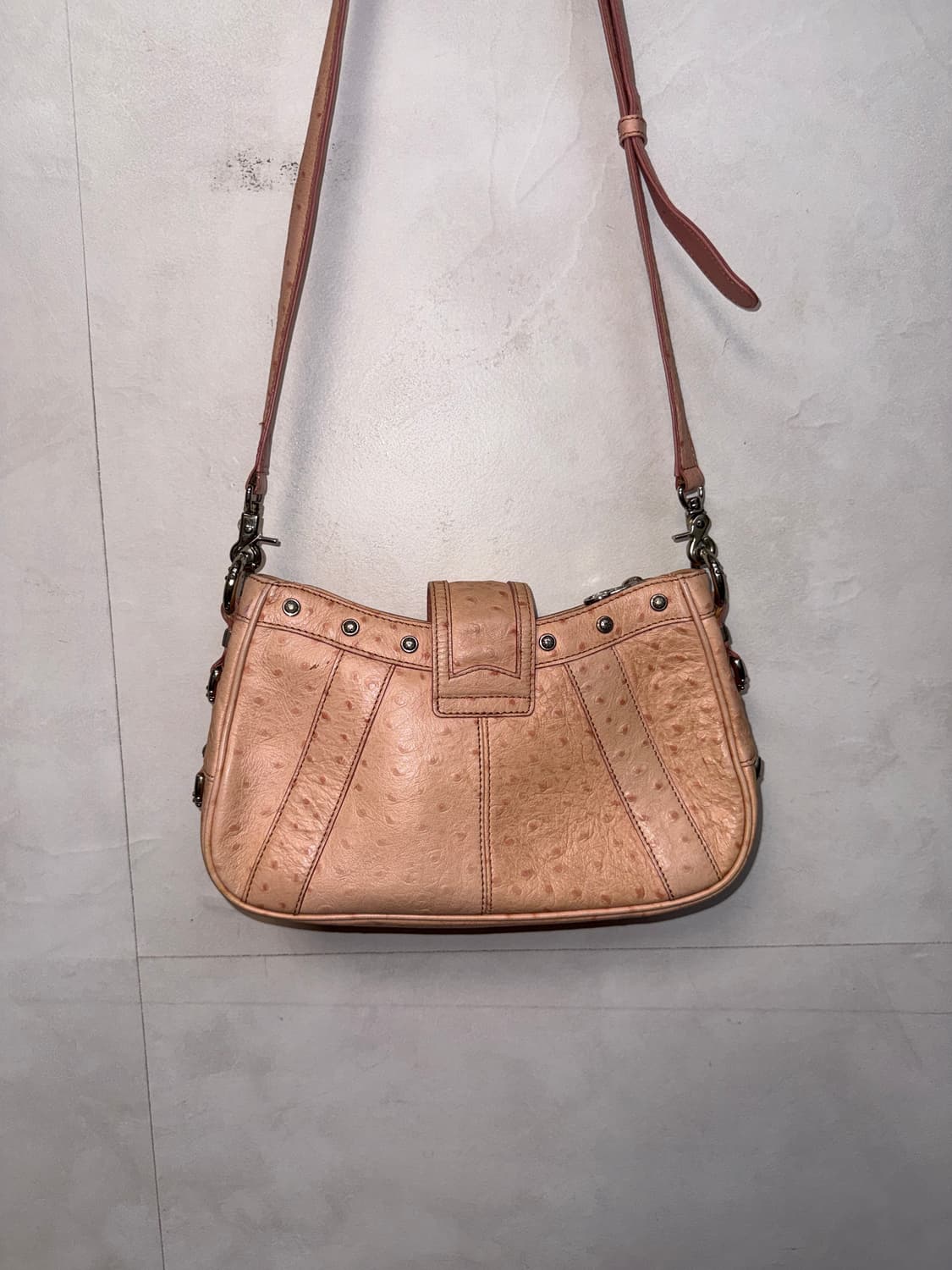 Metro City baby pink y2k stud chain 크로스백 상품이미지5