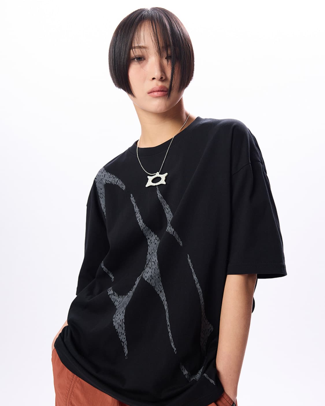 크리틱 반팔티 팝니다 상품이미지1