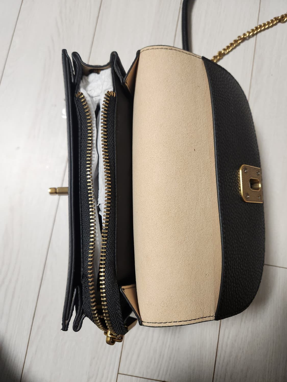 피에르가르뎅 크로스백 체인백 블랙(새상품)

피에르가르뎅 블랙 크로스백  상품이미지6